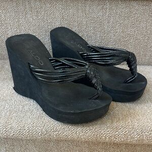 Aldo Black Wedge Flip flop Sandals